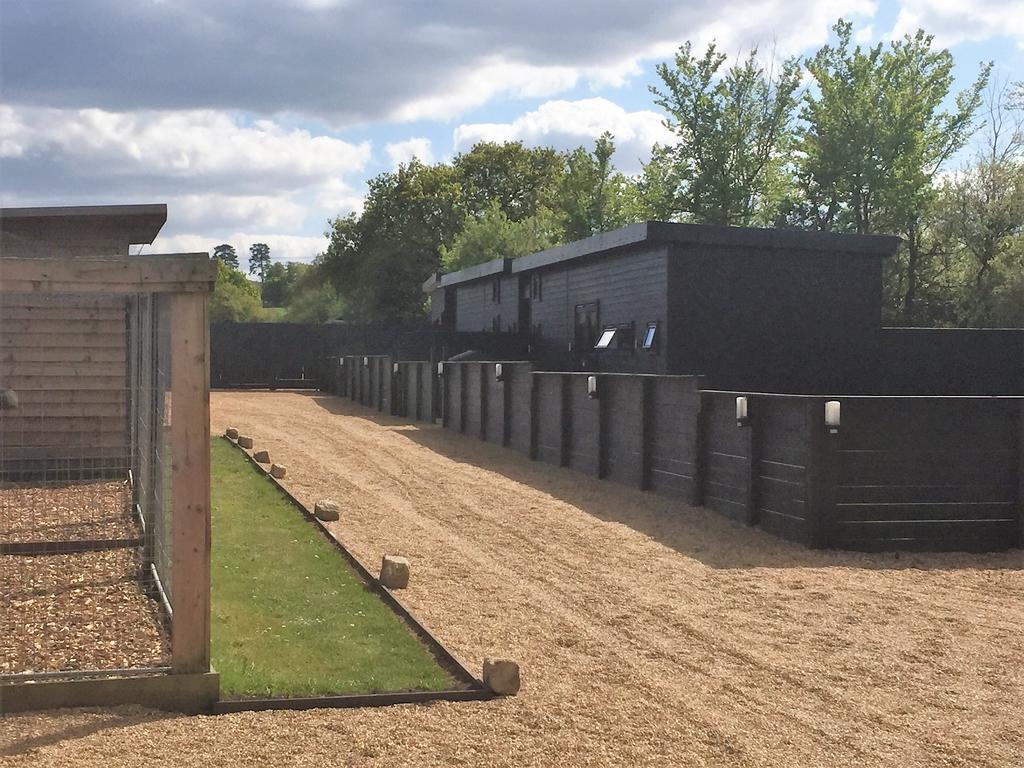 Willow Court Farm The Lodge & Petting Farm, 8 Mins From Legoland & Windsor, 15 Mins From Lapland Uk Eksteriør bilde
